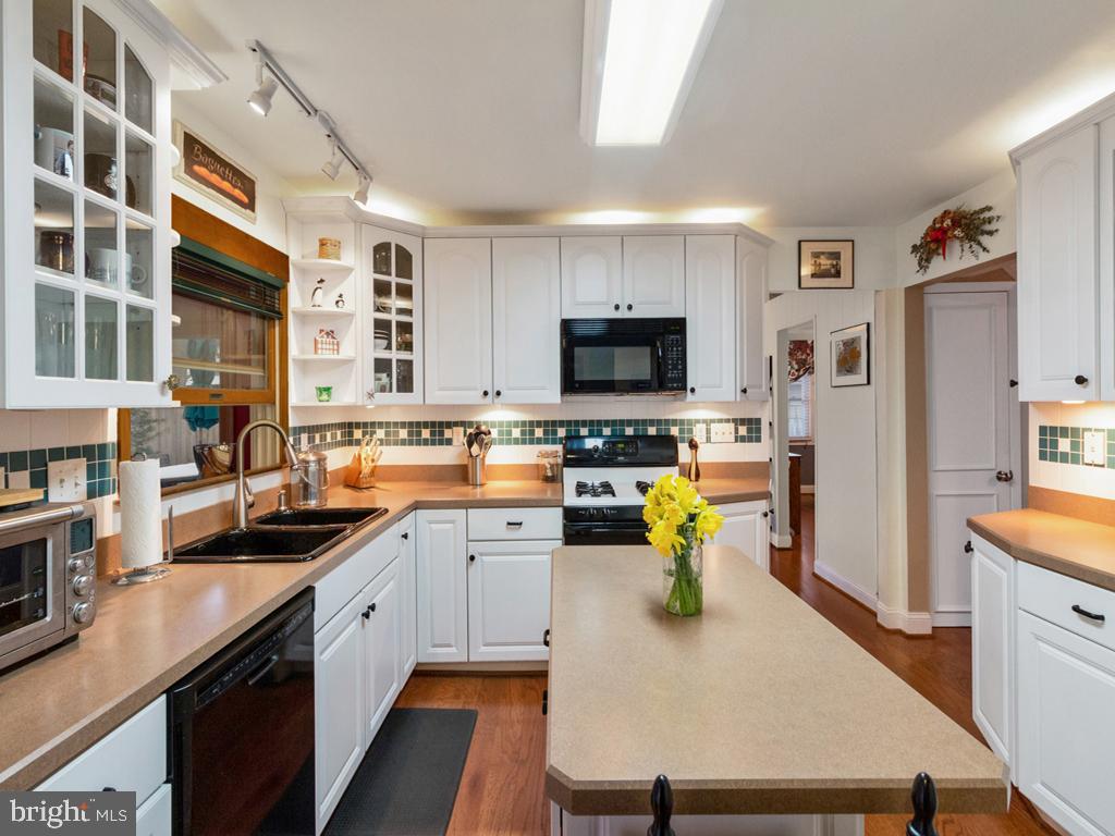 1706 Truro Road Crofton, MD 21114 - Photo 21 of 46 kitchen