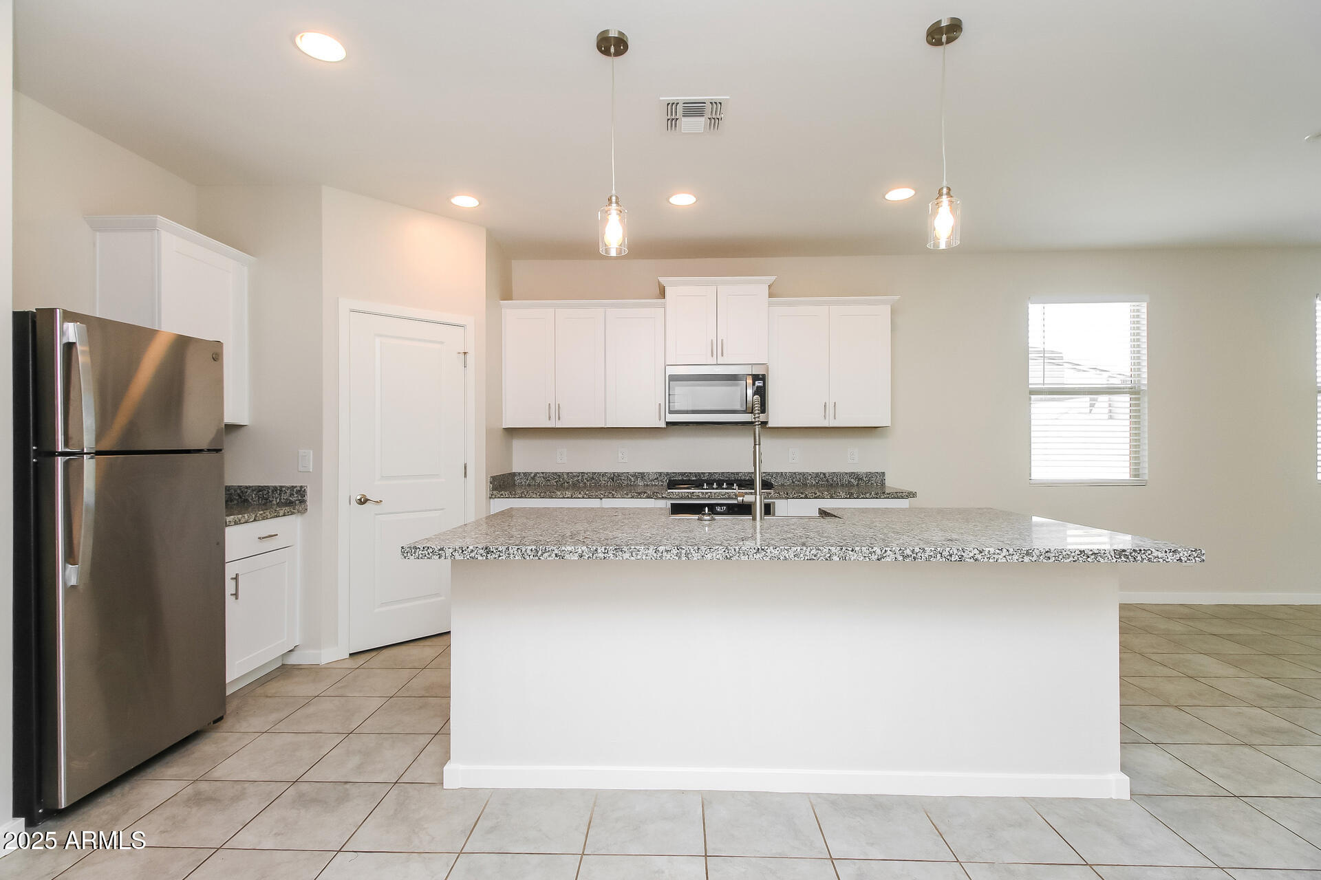 4556 East Hackney Road San Tan Valley, AZ 85140 - Photo 10 of 27 010-photo-kitchen-14849470