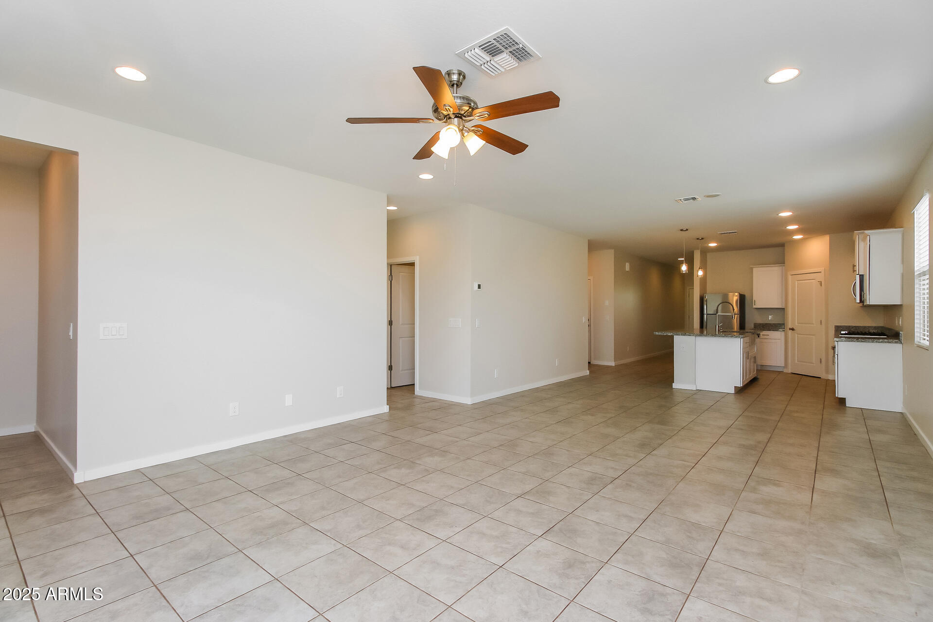 4556 East Hackney Road San Tan Valley, AZ 85140 - Photo 4 of 27 004-photo-living-room-14849488