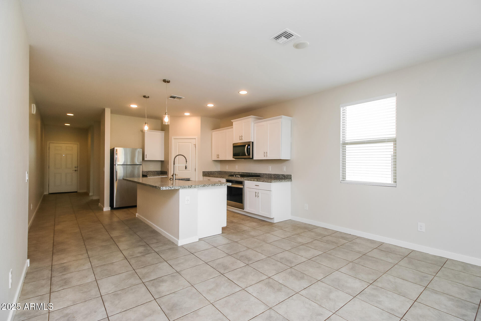 4556 East Hackney Road San Tan Valley, AZ 85140 - Photo 5 of 27 005-photo-living-room-14849490