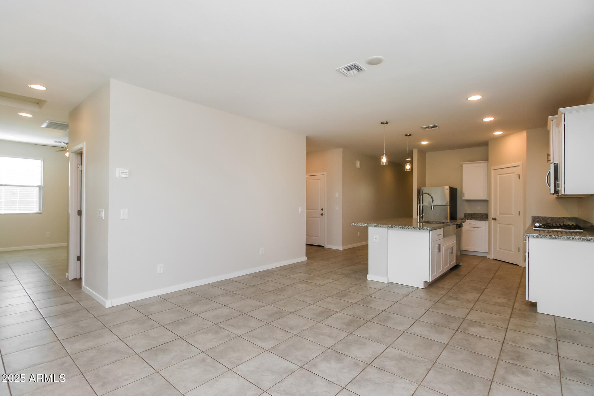 4556 East Hackney Road San Tan Valley, AZ 85140 - Photo 6 of 27 006-photo-living-room-14849491