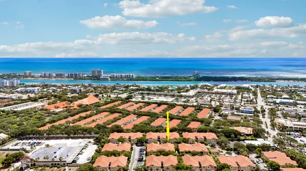 $389,000 | 105 Lighthouse Circle, Unit B, Tequesta, FL 33469