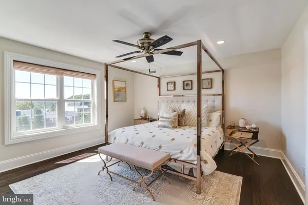 a bedroom that has a bed and a table in it