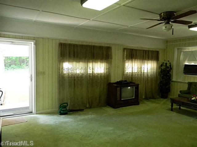 88 Biesecker Road Lexington, NC 27295 - Photo 7 of 14 Den/Family/Great Room.