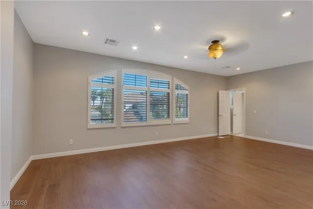 $4,000 | 63 Cascade Lake Street, Las Vegas, NV 89148