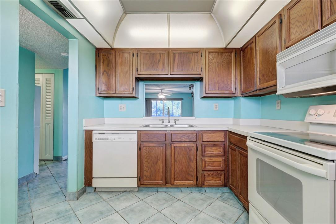 1075 Riverside Drive, Unit 405 Coral Springs, FL 33071 - Photo 18 of 22 Photo 18