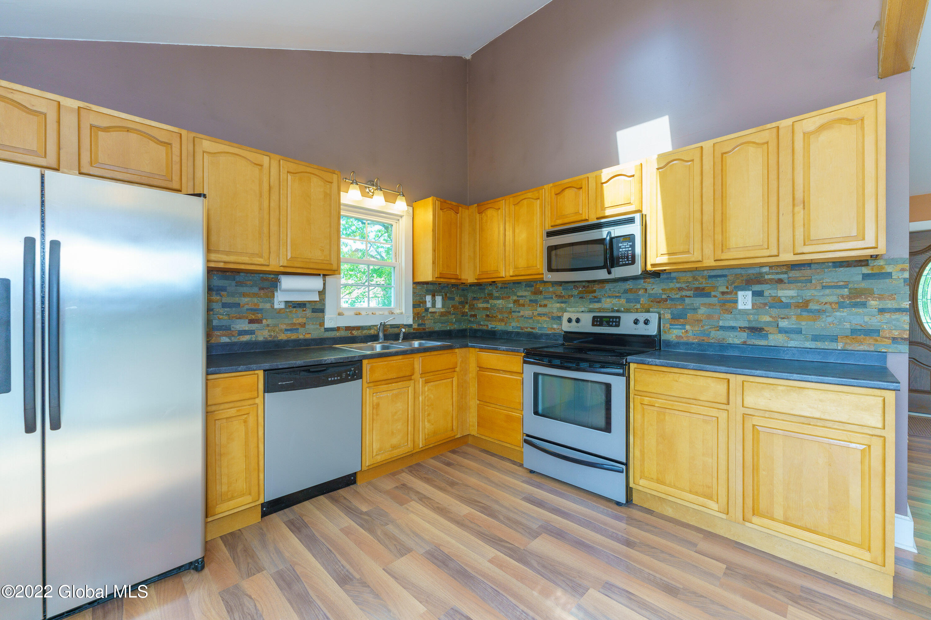 68 Jarvis Road South Ravena, NY 12143 - Photo 12 of 33 1 Greatroom 9