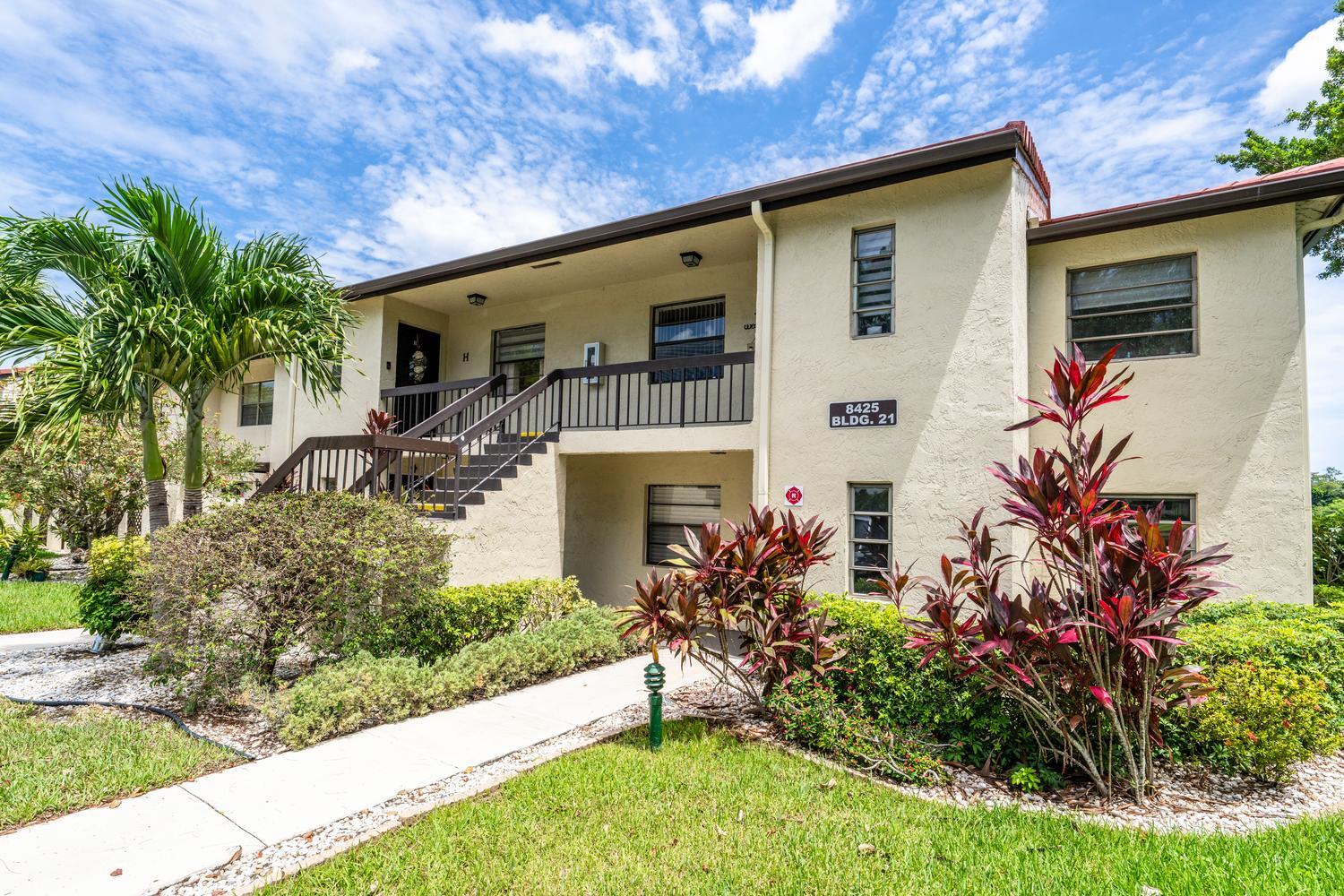 8425 Casa Del Lago, Unit H Boca Raton, FL 33433 - Photo 4 of 42 004-030-Front of Home-1500x1000