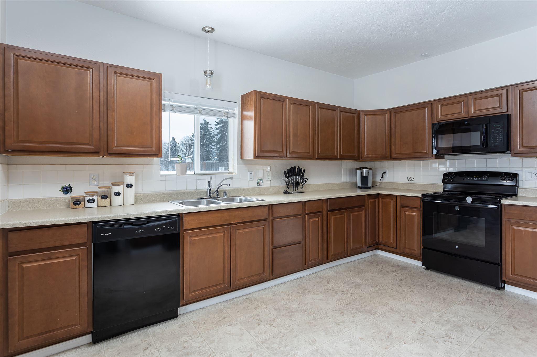 228 North Bannen Road Spokane Valley, WA 99216 - Photo 8 of 30