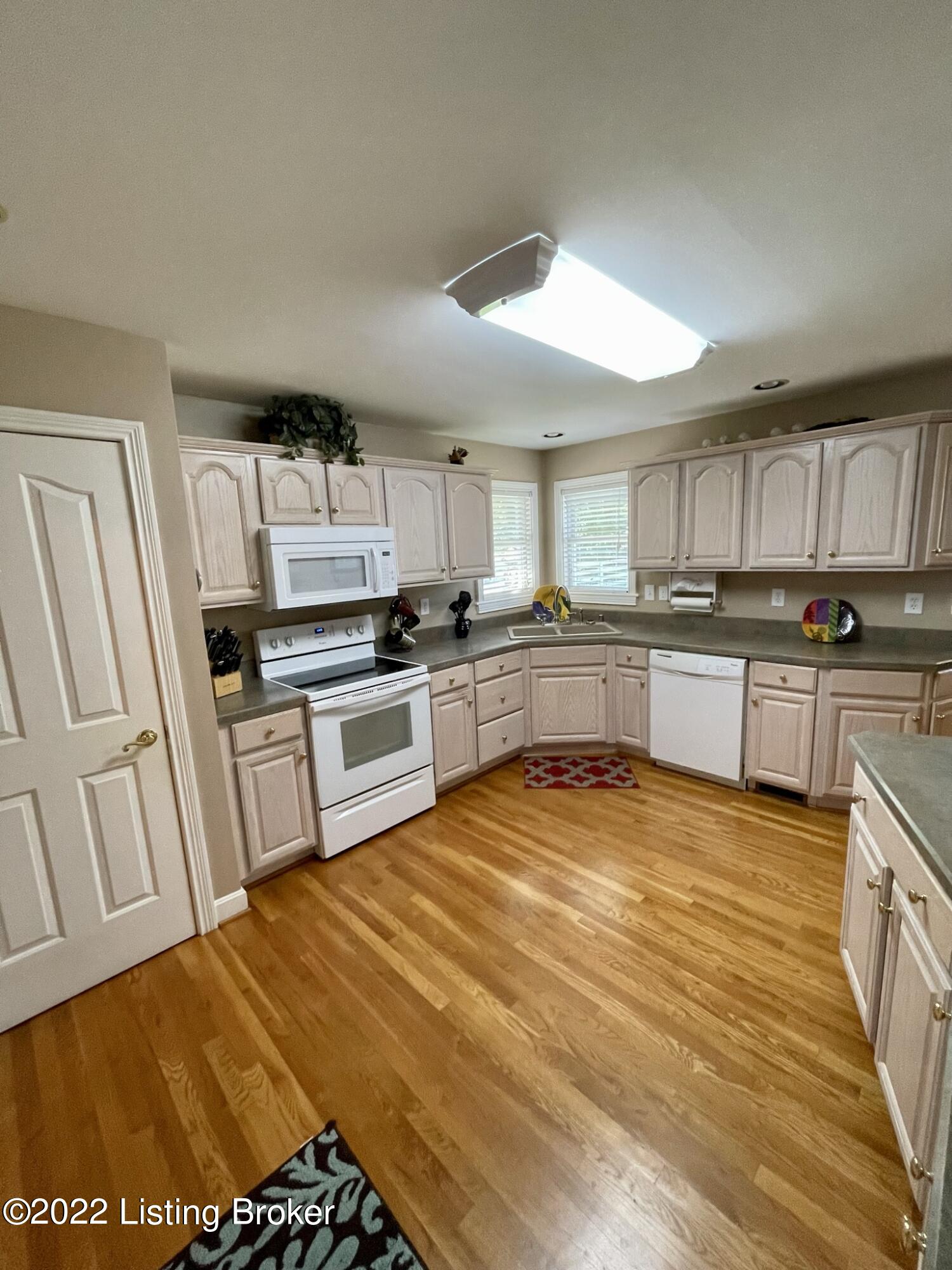 9504 Independence School Road Louisville, KY 40291 - Photo 11 of 31 FullSizeRender-13