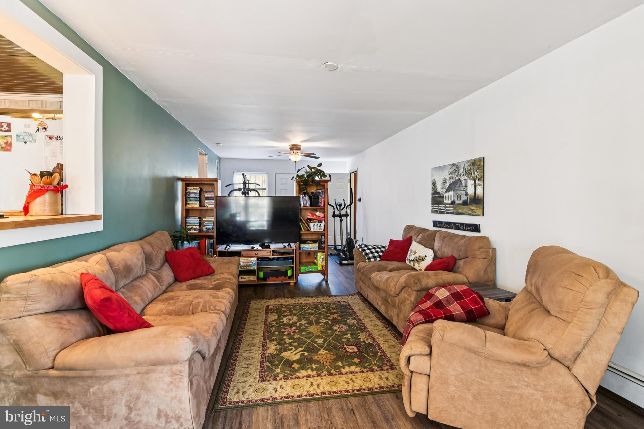 9266 Sharptown Road Laurel, DE 19956 - Photo 18 of 34 a living room with furniture and a couch