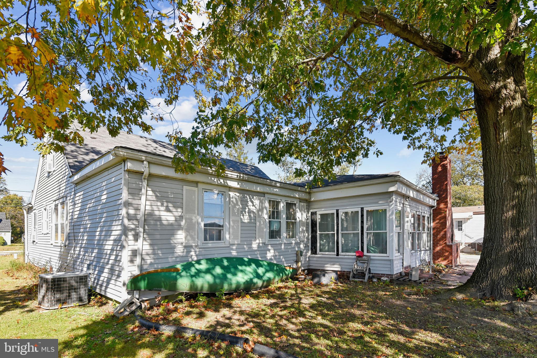 9266 Sharptown Road Laurel, DE 19956 - Photo 4 of 34 a front view of a house with a yard