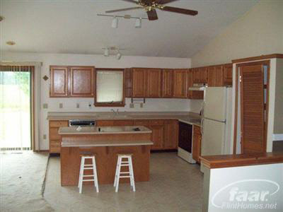 10419 Reid Road Swartz Creek, MI 48473 - Photo 5 of 9 20217004-4.JPG