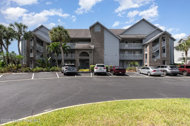 $200,000 | 565 Shadow Wood Lane, Unit 334, Titusville, FL 32780