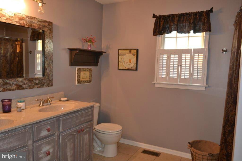 1455 Telegraph Road Rising Sun, MD 21911 - Photo 16 of 27 Oversized Hallway Bath