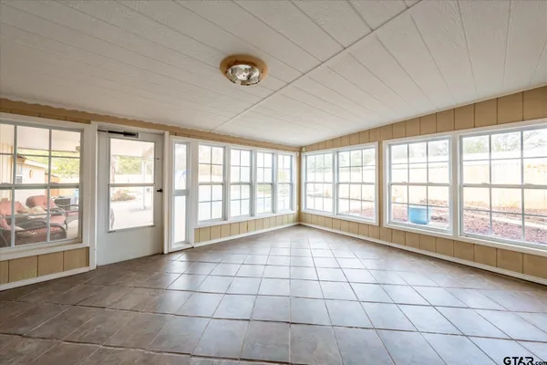 $349,000 | 287 Hollybrook Drive, Kilgore, TX 75662