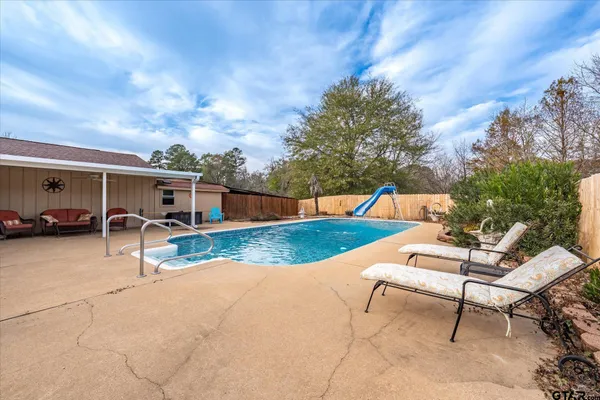 $349,000 | 287 Hollybrook Drive, Kilgore, TX 75662