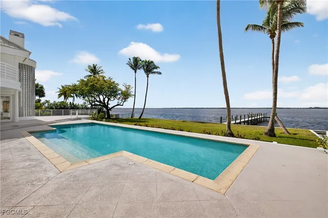 $4,750,000 | 3402 West Riverside Drive, Fort Myers, FL 33901