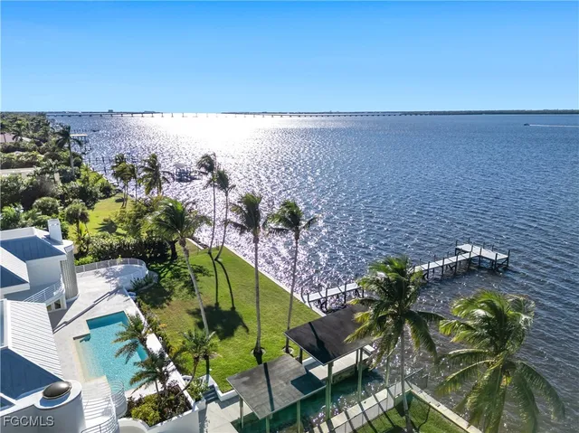 $4,750,000 | 3402 West Riverside Drive, Fort Myers, FL 33901