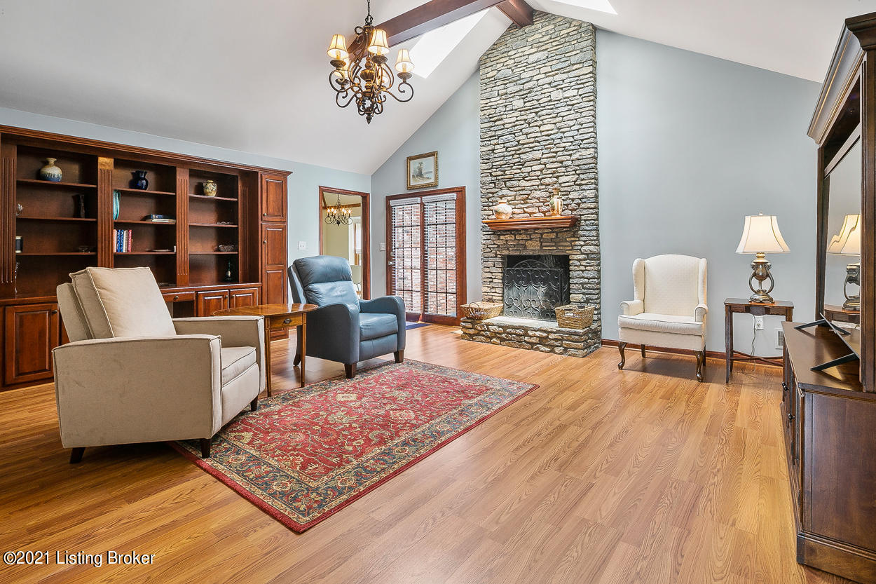 12501 Kirkham Road Louisville, KY 40299 - Photo 15 of 60 33