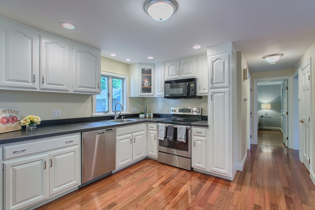 11 Hilltop Road Billerica, MA 01821 - Photo 11 of 24 Gallery Image 11