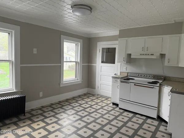 $1,975 | 42 Mechanic Street, Hoosick Falls, NY 12090