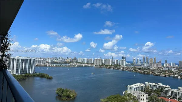 $4,300 | 16385 Biscayne Boulevard, Unit 3019, North Miami Beach, FL 33160