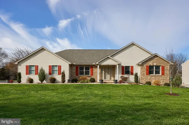$550,000 | 35 Field Lane, Lititz, PA 17543