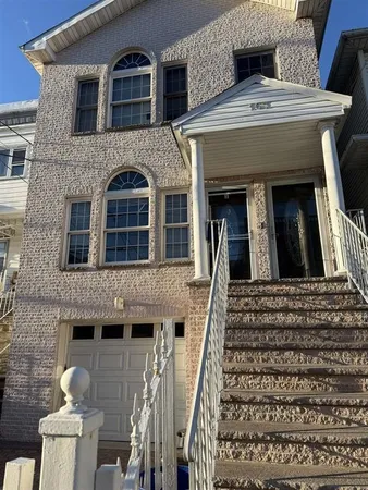 $3,000 | 167 Garfield Avenue, Unit 2, Jersey City, NJ 07305