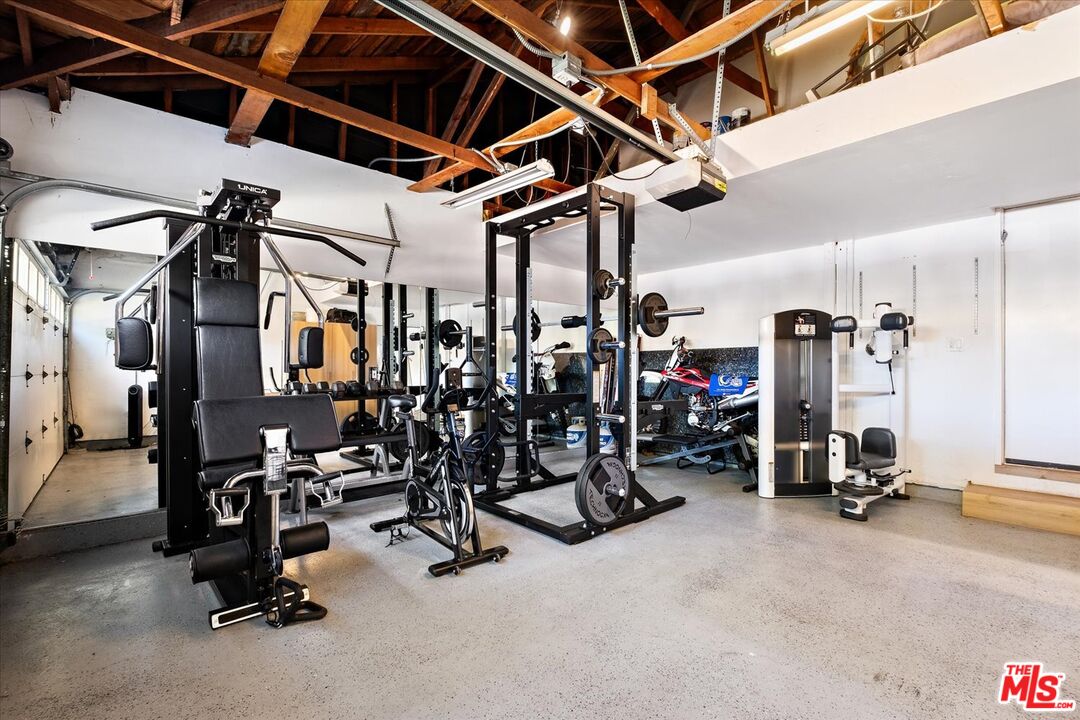 10944 Stever Street Culver City, CA 90230 - Photo 24 of 25 a view of a room with gym equipment