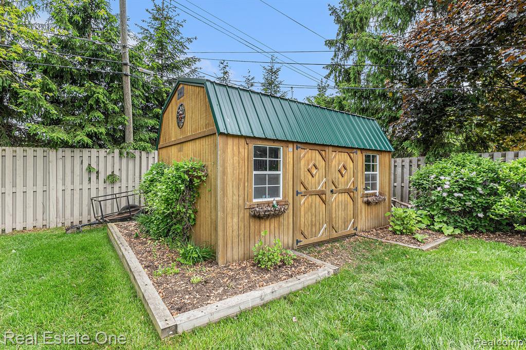 3714 Donley Avenue Rochester Hills, MI 48309 - Photo 17 of 24