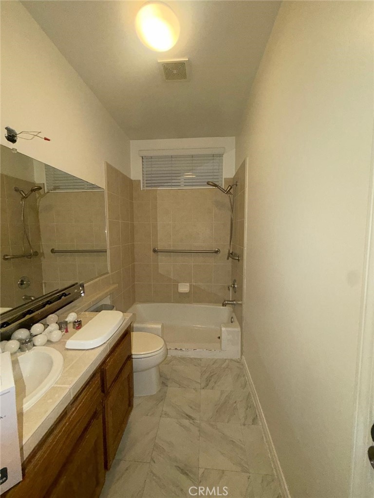 207 Riesling Vines Street Bakersfield, CA 93314 - Photo 12 of 19