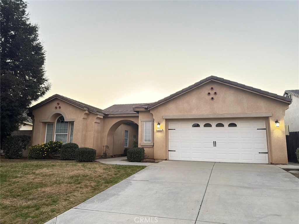 207 Riesling Vines Street Bakersfield, CA 93314 - Photo 2 of 19