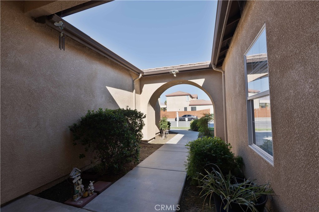 207 Riesling Vines Street Bakersfield, CA 93314 - Photo 3 of 32