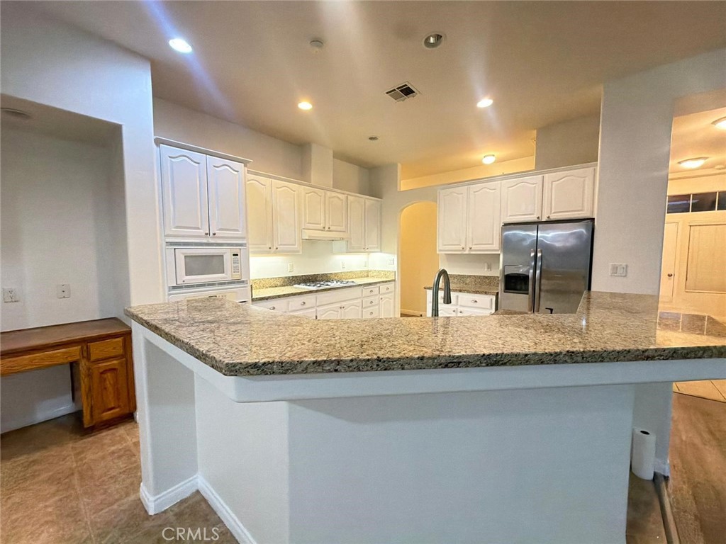 207 Riesling Vines Street Bakersfield, CA 93314 - Photo 5 of 19