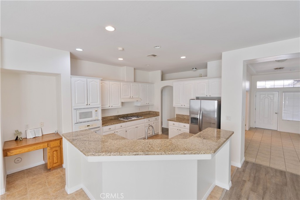 207 Riesling Vines Street Bakersfield, CA 93314 - Photo 10 of 32