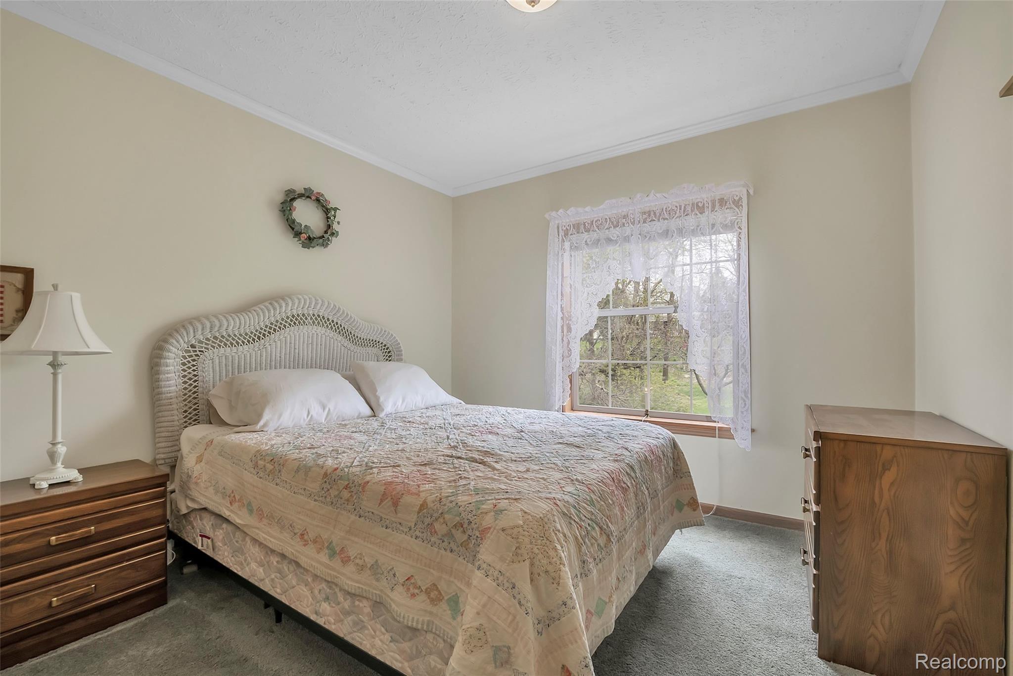 6046 Faussett Road Howell, MI 48855 - Photo 19 of 35 21_6064FaussettRdWindowStillRealEstatePhotography21_mls.jpg