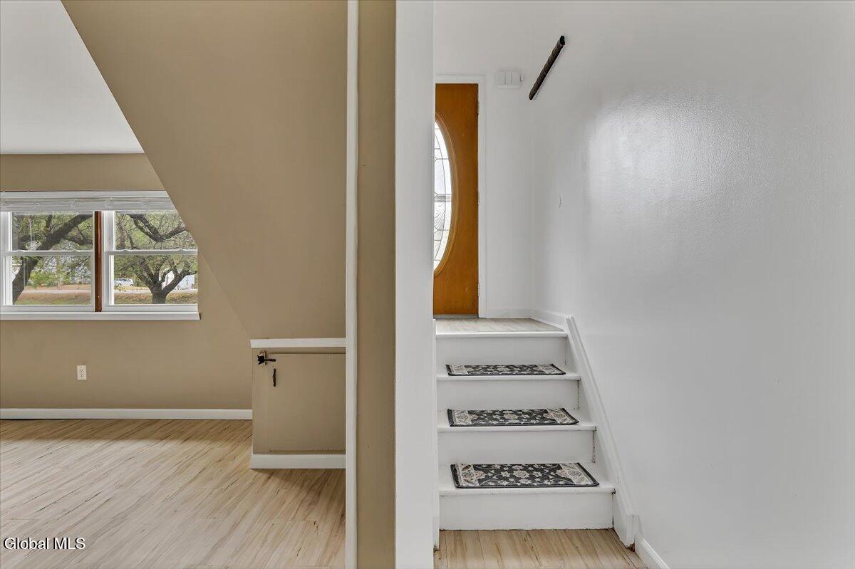 326 Louden Road Saratoga Springs, NY 12866 - Photo 17 of 30 21-P1581800