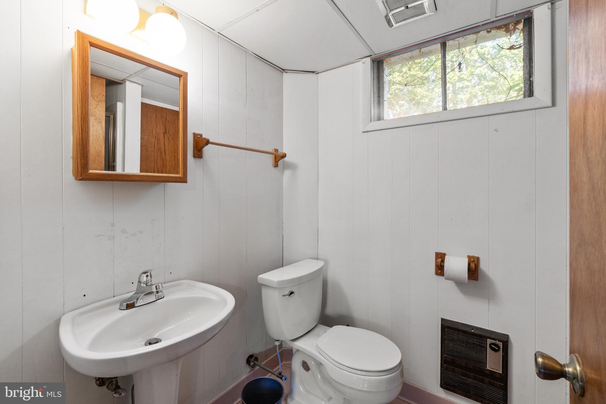 107 Greenbury Point Road Annapolis, MD 21409 - Photo 26 of 51 Lower level full bath