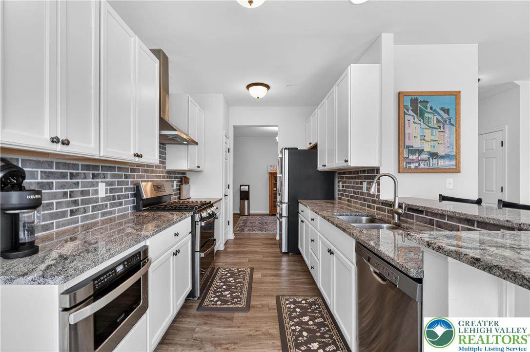 3973 Mink Road Emmaus, PA 18049 - Photo 10 of 28 Upgraded kitchen