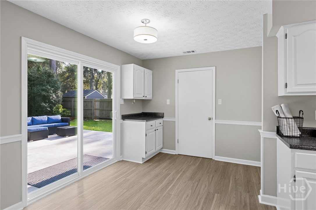 1106 Oakleaf Drive Savannah, GA 31410 - Photo 11 of 30 Kitchen eating area
