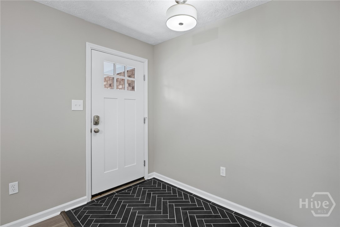 1106 Oakleaf Drive Savannah, GA 31410 - Photo 5 of 30 Foyer
