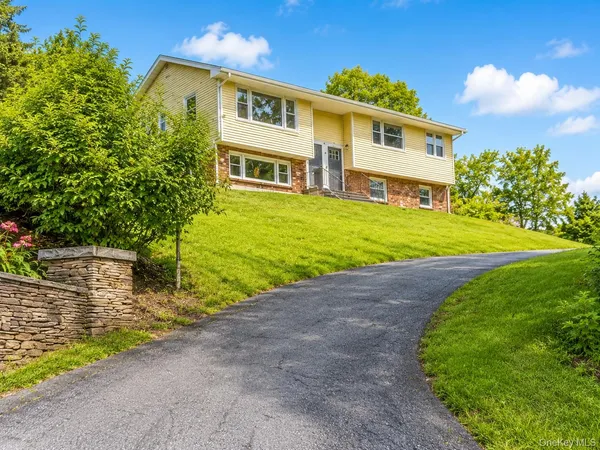$2,600 | 43 Glenmere Homesites Road, Unit 2F, Florida, NY 10921