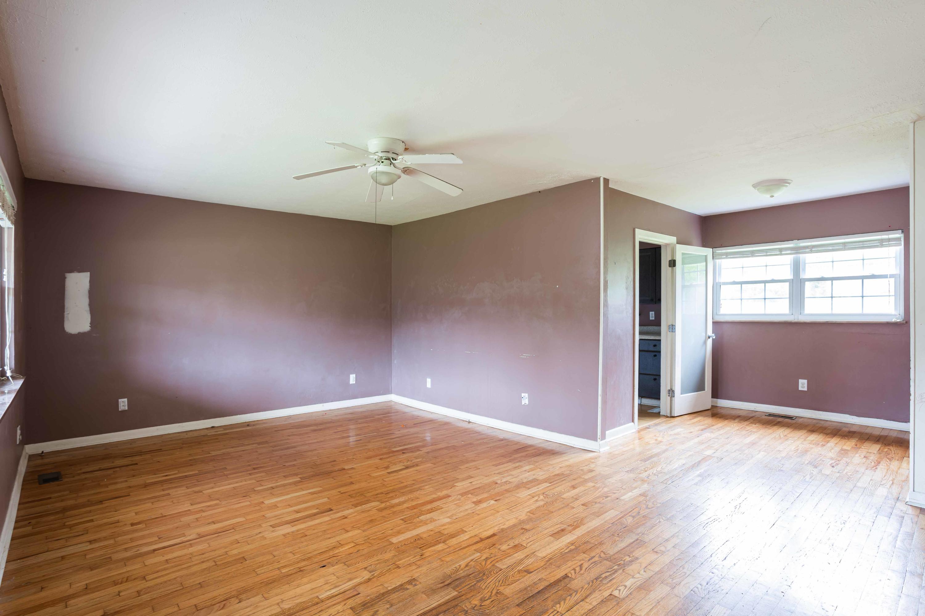 4630 Pleasant Ridge Road Knoxville, TN 37912 - Photo 3 of 20 MRO_1stNeighborhood_4630PleasantRidge_4