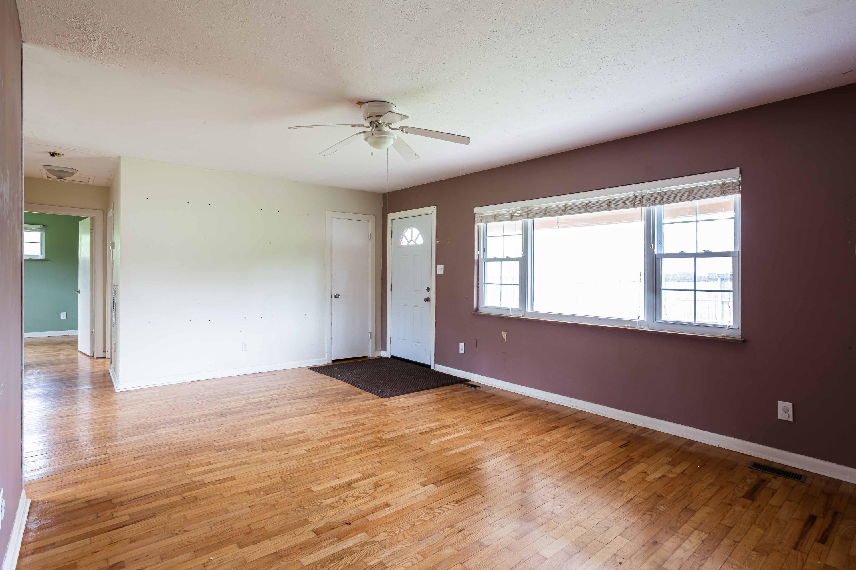 4630 Pleasant Ridge Road Knoxville, TN 37912 - Photo 5 of 20 MRO_1stNeighborhood_4630PleasantRidge_6