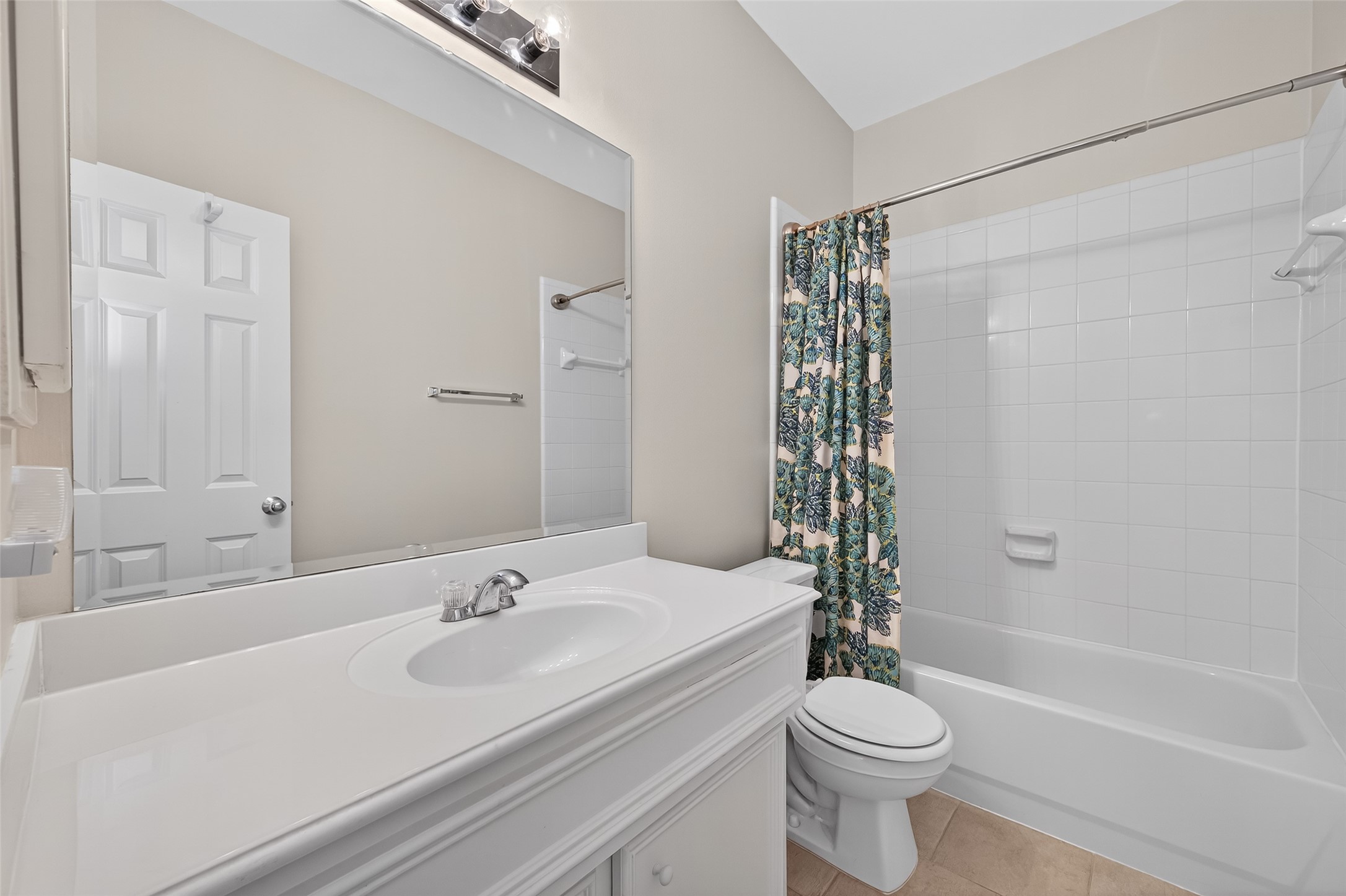 2913 West Dallas Street Houston, TX 77019 - Photo 20 of 34 a bathroom with a sink a toilet and shower