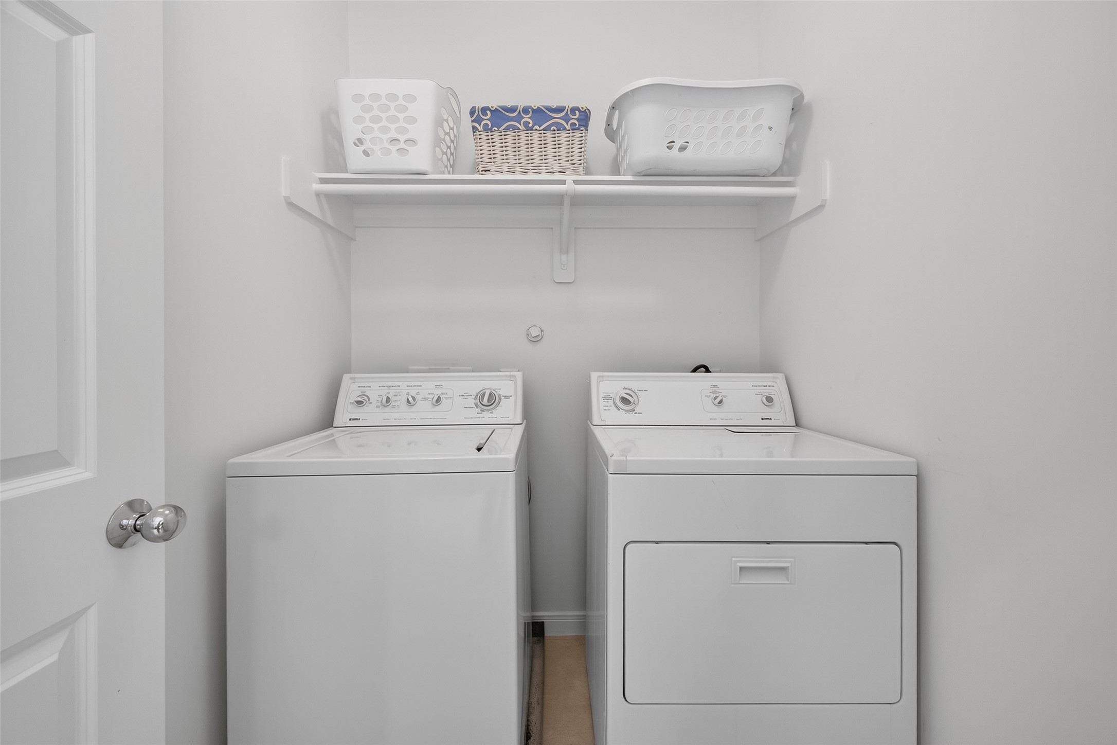 2913 West Dallas Street Houston, TX 77019 - Photo 34 of 34 a utility room with dryer and washer