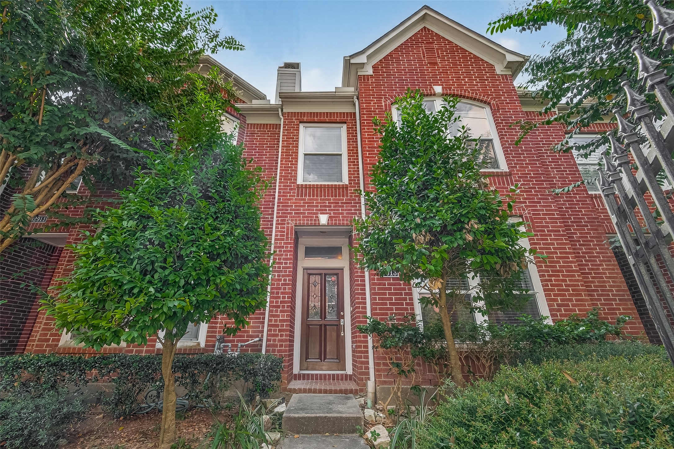 2913 West Dallas Street Houston, TX 77019 - Photo 8 of 34 front view of a house