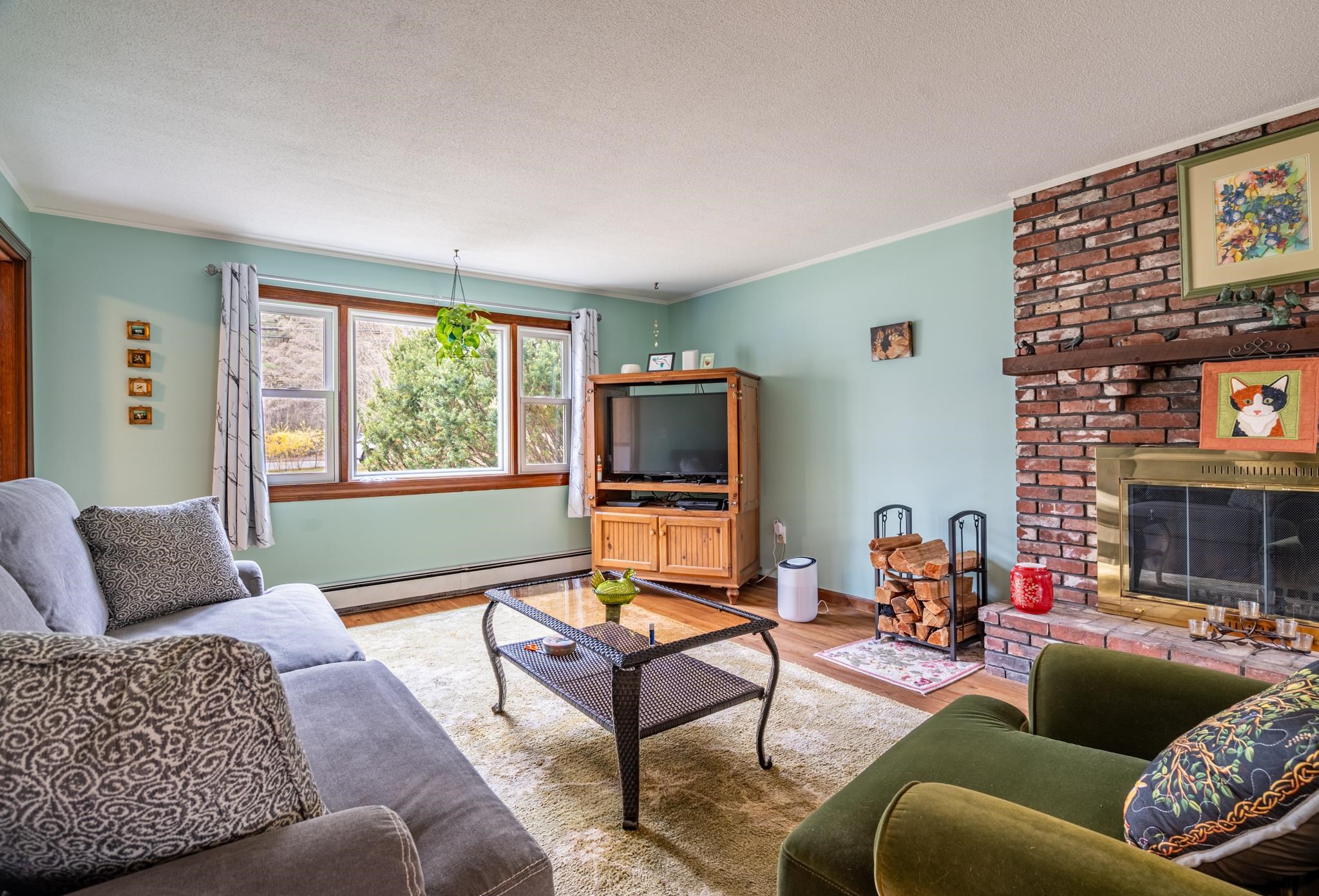 19 Dutton Road Pelham, NH 03076 - Photo 6 of 29 Gallery Image 6