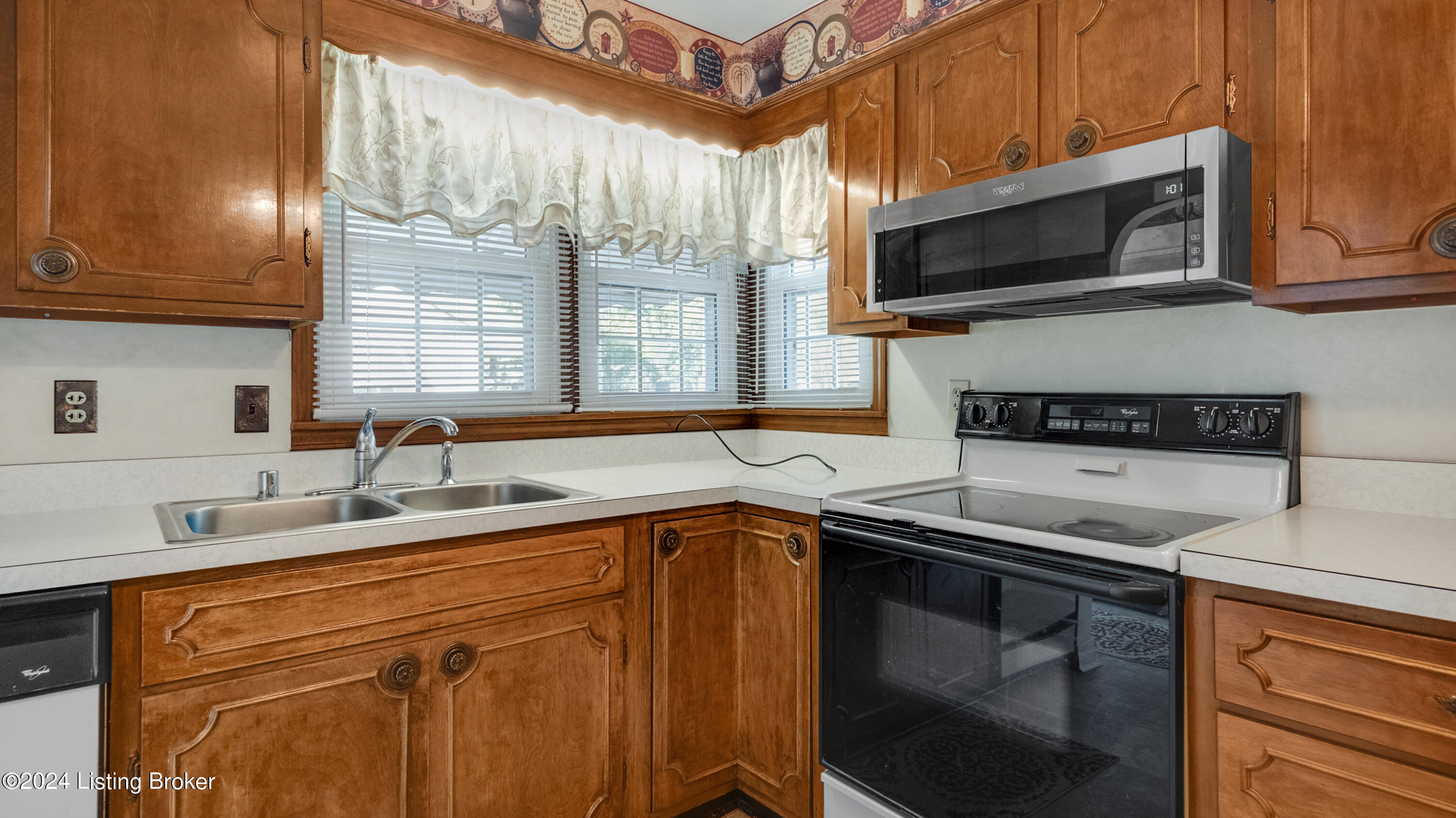 2704 Ralph Avenue Louisville, KY 40216 - Photo 17 of 56 2704 Ralph Ave-1018